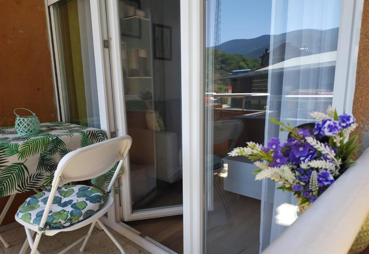 Luminoso Y Acogedor Alojamiento En Sort Apartment ภายนอก รูปภาพ